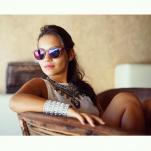 Natalia Reyes gafas