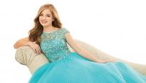 Jackie Evancho couch