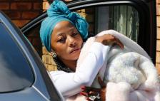 Kelly Khumalo Con Bebe