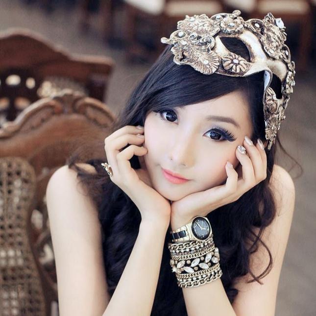 Alodia Gosiengfiao accesorios