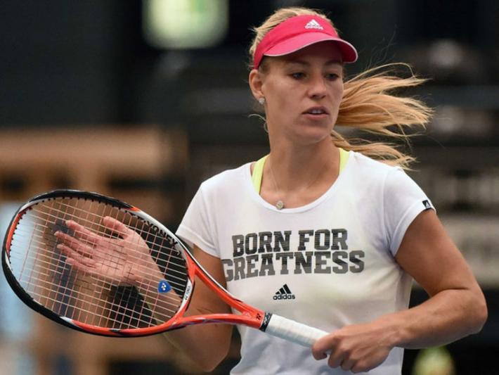 Angelique Kerber racket