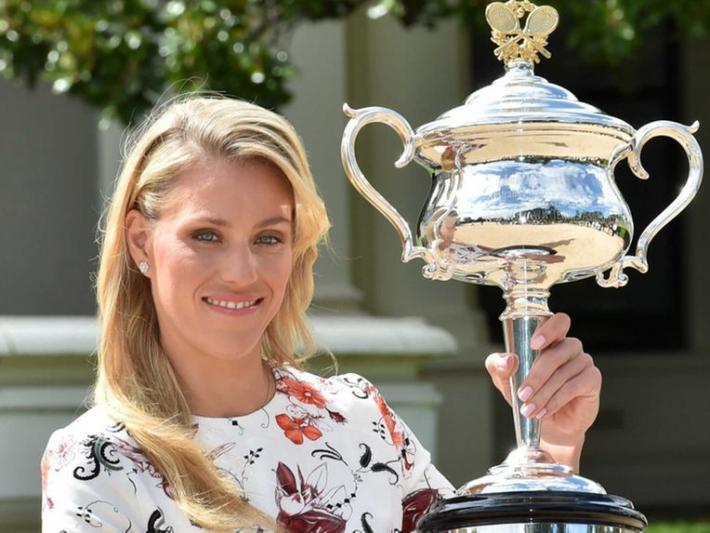 Angelique Kerber trophy