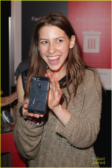 Eden Sher cell phone