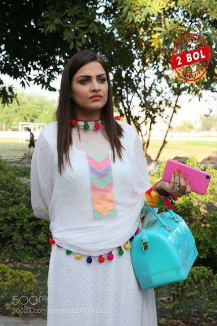 Himanshi Khurana cell phone