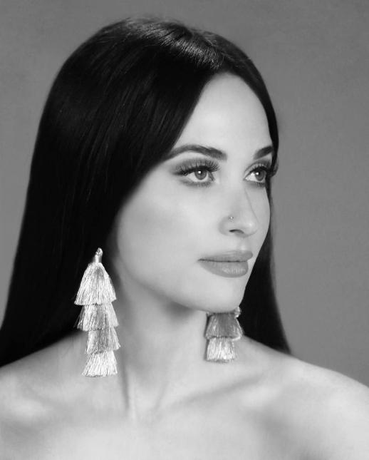 Kacey Musgraves aretes