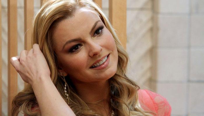 Marjorie de Sousa sonrisa