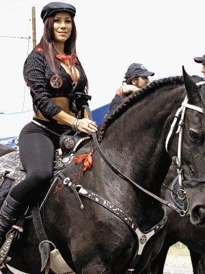 Melissa Mora a Caballo