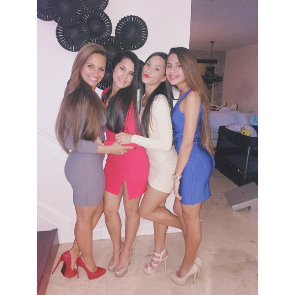 Sandra Martínez con amigas