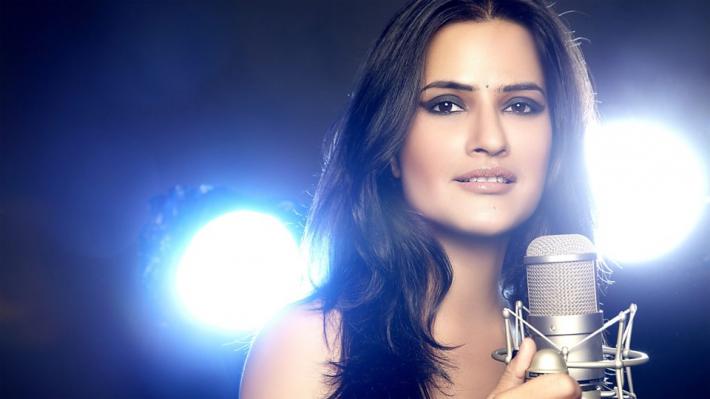 Sona Mohapatra microphone