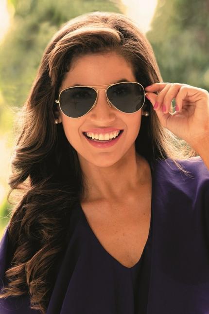 Xiomara Blandino lentes oscuros 